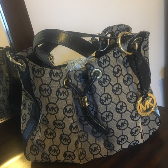 Handbags - Michael Kors Purse